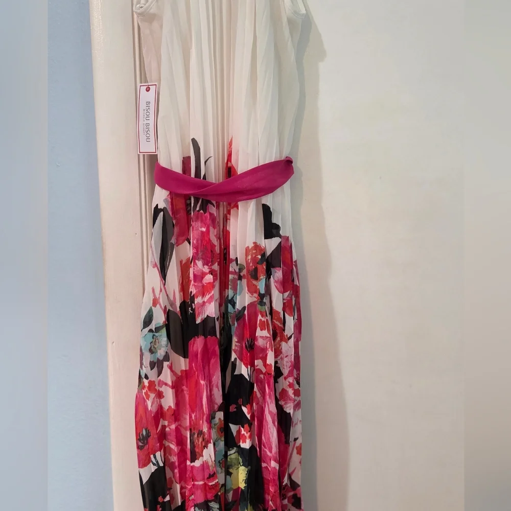 Women's Bisou Bisou Maxi Pleated White With Flower Design, Size 16 - Picture 14 of 15